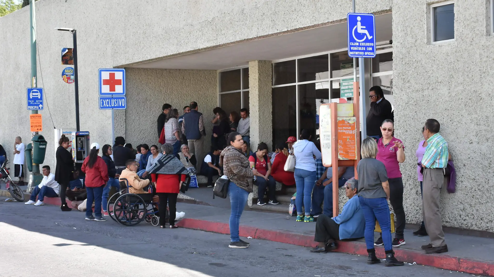 la mujer recibe atencion en el IMSS